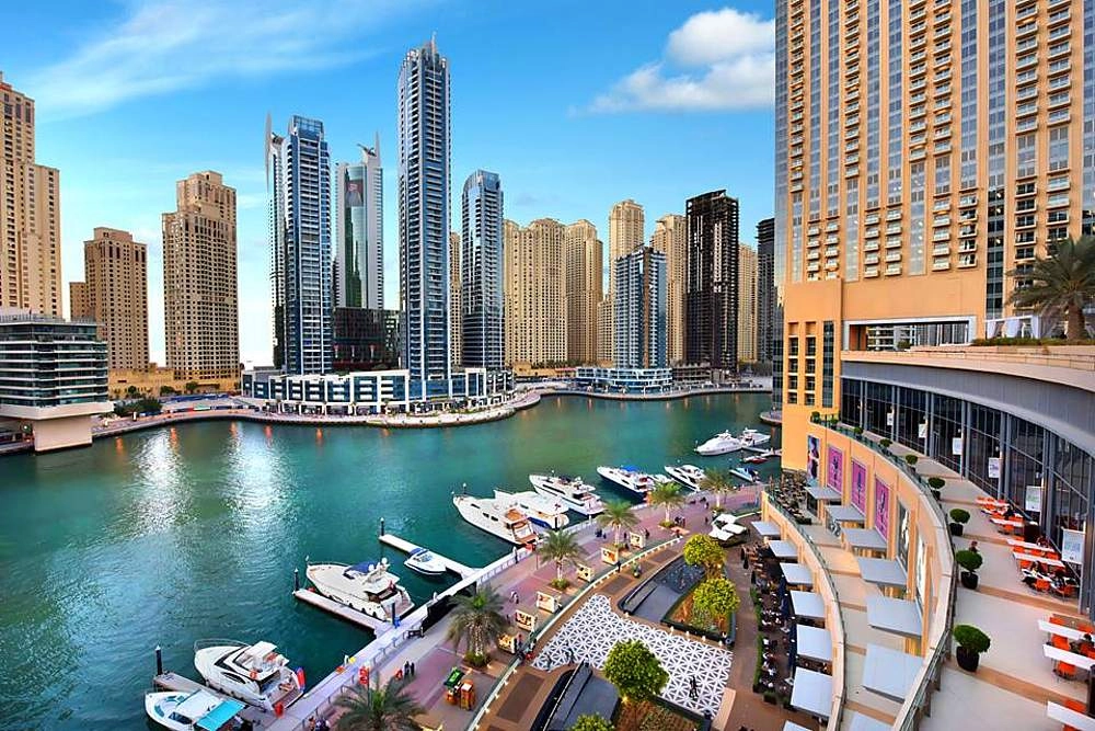 Dubai Marina Mall (nearby)
